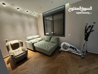  13 فيلة طابقين رائعة وفخمة جدا جدا مع العفش الفاخر وموقع خلاب واطلالة رائعة