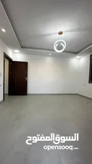  27 شقة جديدة طابق ارضي مدخل مستقل مع مطبخ راكب للبيع دوار صحارى قرب قصر العوادين.