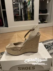  12 احذيه مستعمله مره واحده