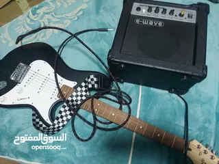 2 جيتار الكتريك كورت اسود مع امبلفاير و ستراب استخدام اقل من سنة بحالة وكالة