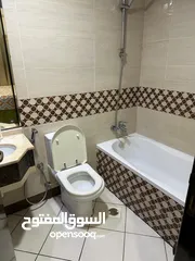  10 للأيجار غرفة وصالة حمامين 2بلكونه مسبح جيم الشارقه التعاون (نور)