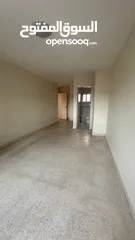  11 شقة طابقية للإيجار في مأدبا - بالقرب من إشارات الكرك - شارع ركس بن زايد العزيزي - بجانب كنيسة الرسل