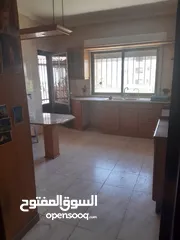  4 شقة ارضيه للايجار في دير غبار