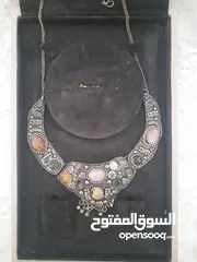  6 اكسسوارات لكل الأوقات، لجميع المناسبات، ولجميع الاذواق، أنيقة.. بروشات، عقود طويلة وقصيرة،و اقراط