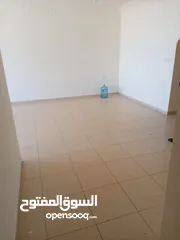  11 شقة فارغة - الجاردنز - 3نوم - 135م