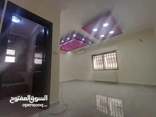  4 شقه فارغه للايجار خلدا