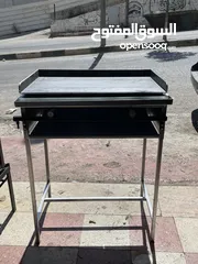  5 جريل شواء متين مخصص للمطاعم والاكشاك بلاطة مقاس 45*70 سمك 6 ميلي ورجلين طولهم 90 سم حتى البلاطة.