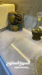  4 رول رخامي لاصق ضد الماء والحرارة للطلب ع الواتس  الصور المعروضة من زباين    يصلح على جدارن