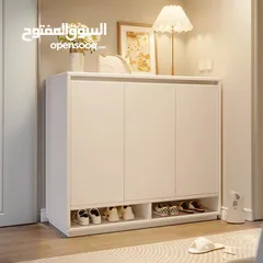  1 خزانة أحذية خشبية إيطالية رفوف تصميم ذكي مع أجنحة فتح مريحة ولون أبيض أنيق