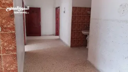  7 منزل للبيع