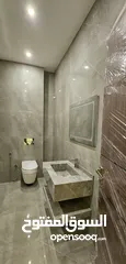  19 شقه مميزه للبيع طابق اول بسعر مغري من المالك مباشره