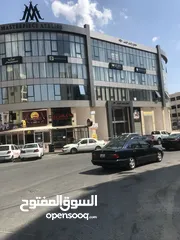  3 مخزن تجاري للإيجار مجمع رائد خلف 2 بجانب مبنى الملكيه