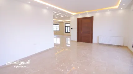  9 فيلا لقطة  قرب جامعة الشرق الاوسط (( من المالك ))