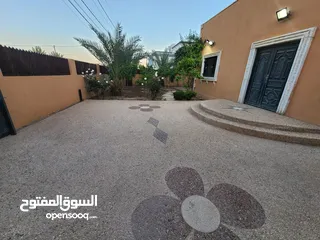  8 فيلا للبيع بالقرب بشارع الباباي