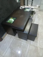  4 طاولة وسطية مع اربع مساعدات خشب