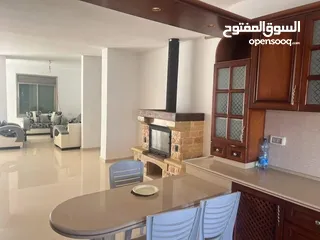  1 روف مفروش للايجار للموظفين او الموظفات في الطيره قرب سريه رام الله