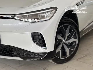  3 VW ID4 CROZZ PRO 2024 PIANO BLACK أبيضّ لؤلؤي