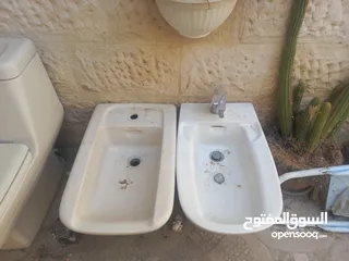  14 مرحاض ومغسلة