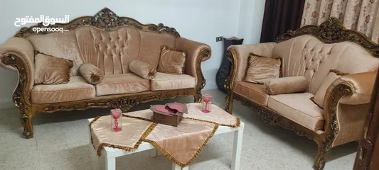  1 كنب 7 مقاعد خشب زان نضيف جدا جدا شبه الوكالة  السعر 180دينار فقط للتواصل واتس اب