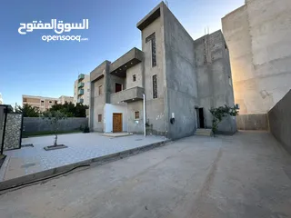  1 منزل للايجار قرب جامعة ناصر مدرسة او روضه