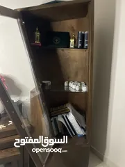  2 خزانة رفوف نوع الخشب زان فخمة مستعملة لمدة سنة للبيع