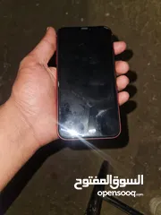  5 آيفون 11 عادي مش مفتوح ولا خدش 128 جيجا بطاريته 77 الجهاز وكاله مع كرتونته وشاحنه
