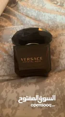 1 عطر Versace اصلي للبيع سعر الجديد منه 120 مستعمل منه فقط حدود ال 10 رشات فقط و للبيت فقط ب 40 دينار