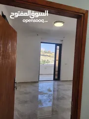  5 شقه للايجار