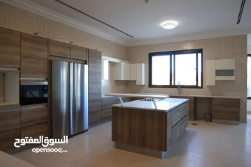  11 فيلا للإيجار