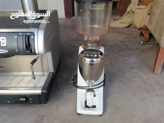  2 مكينة قهوه إيطالي مع طاحونه للبيع علا السوم