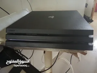  1 جهاز ps4pro مع اربع دسكات مع جميع اسلاك 4k أفلام و العاب و 1تيرا