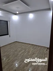  4 شقة للبيع في الجبيهة 140 متر طابق ثاني بناء 2017، صالة وصالون، 3 غرف نوم، حمامين، مطبخ راكب وبرندة