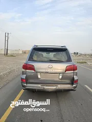  5 لكسز LX570 خليجي عمان مصيون كامل لون مميز الداخل والخارج للبيع   Lexus LX570 for sale