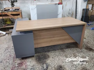  16 مكتب مدير مع جانبية ادراج وطاولة عرض مميز من لامينيت للأثاث المكتبي توصيل مجاني داخل عمان