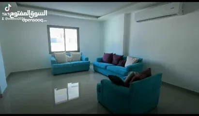  11 للايجار شقه سكنية نظيفة جدا مع التكييف .مكونة من.  غرفتين صالة ومطبخ  وحمامين موقع ممتاز