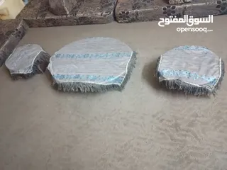  5 جلسه عربية اسفنج ضغط 18 مع طاولات خشب مع سجاده خمسة باربعه ونص متر بحالة الوكالة.