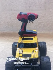  8 للبيع سيارة ريموت كنترول بتصميم همر مميز، نظيفة جداً وقوية، جاهزة للاستخدام بدون أي مشاكل. السيارة م