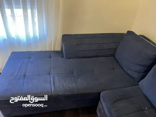  5 كنت كورنر مع كنبه ثنائيه بحاله جيد لا يوجد خراب في الخشب  فقط بحاجه لتنجيد  سعر 180 قابل في التفاوض