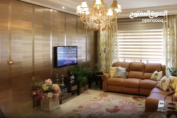  8 شقة مع روف دوبلكس للبيع في حي الصحابة - ref: 14581