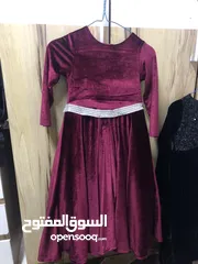  2 فساتين مخمل اطفال