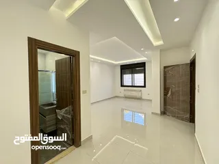  21 شقة للبيع مميزة جدآ في البنيات طريق المطار جامعة البترا ثالث مع الروف من المالك مباشرة