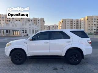  1 للبيع تويوتا فورتشنر موديل 2010 مأمنه ومسجله سنه كامل لا تحتاج إلى اي شي تم عمل سيرفس مؤخراً 4 سلندر