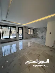  11 شقة شبه أرضي فاخرة 240م + ترس خارجي 200م في أرقى مناطق ضاحية النخيل - طريق المطار!