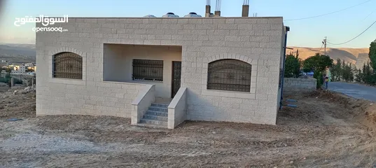  17 بيت واجهة حجر 140 متر في الرحيل