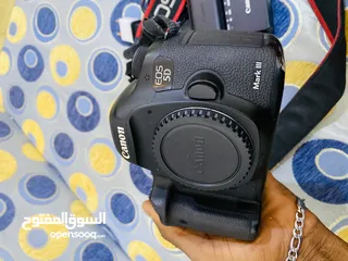  2 بدي 5D mark 3ومعاها عدسة70-300سقماللبيع بجميع ملحقاتها