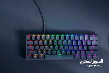  4 للبيع كيبورد قيمنق  Razer Huntsman mini mechanical  شبه جديد مع كامل اغراضه