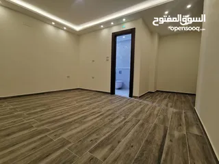  20 شقة ارضيه 210 م وحديقه وكراج 300 م في اجمل مناطق قرية النخيل