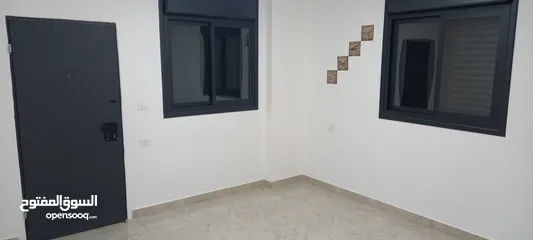  8 شقه للايجار