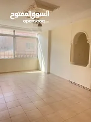  1 مطلوب شريك سكن ماركا الشماليه شقه غير مفروشه غرفتين و مطبخ وحمام