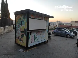  3 كشك للبيع وضع ممتاز جدا  جاهز للعمل  يمكن رفعه في ونش  مع غاز وعصارة برتقال